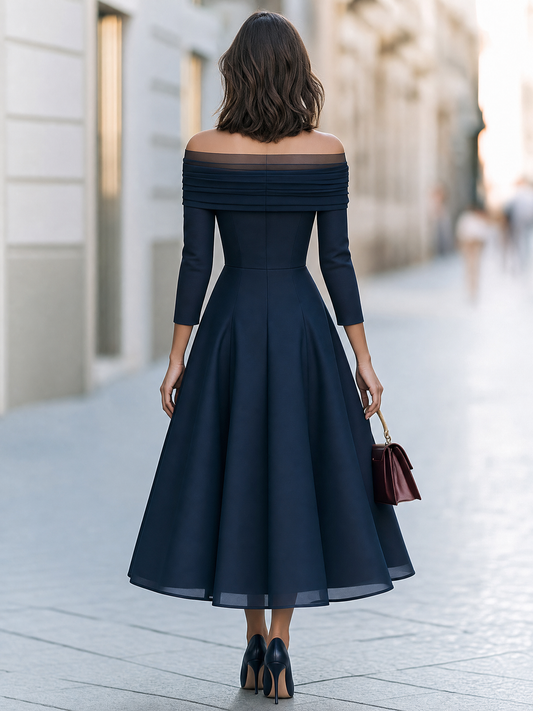 Robe midi trapèze en maille bleu marine à épaules dénudées