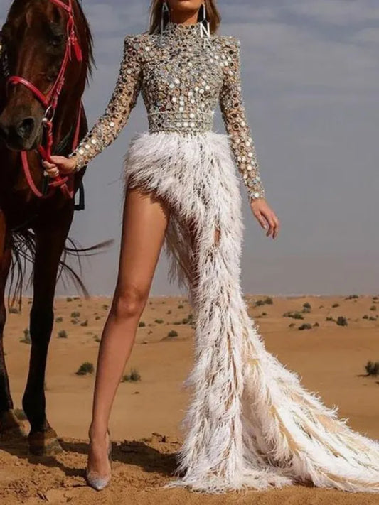 Mini-robe de soirée empire à sequins et plumes, manches longues et col rond, élégante