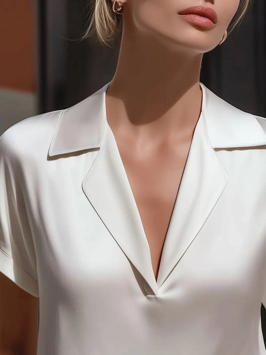 Blusa de manga curta de cetim com colarinho descontraído