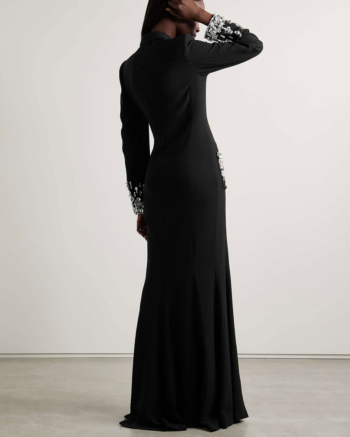 Robe longue en cady ornée avec finitions en satin
