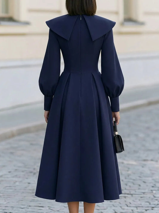 Robe midi formelle avec col montant pour invitée de mariage et occasion religieuse