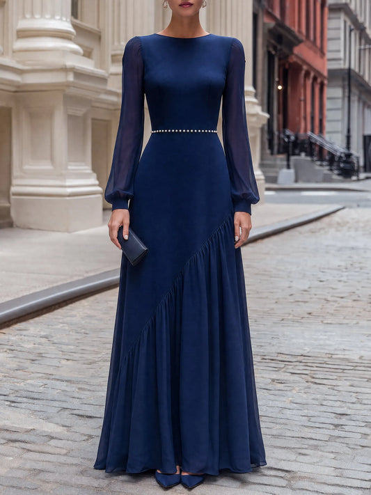 Robe longue asymétrique en mousseline ornée de perles