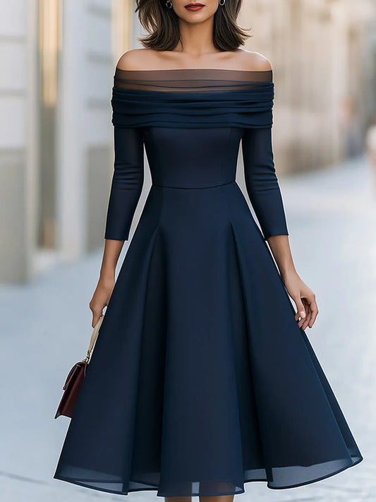Robe midi trapèze en maille bleu marine à épaules dénudées