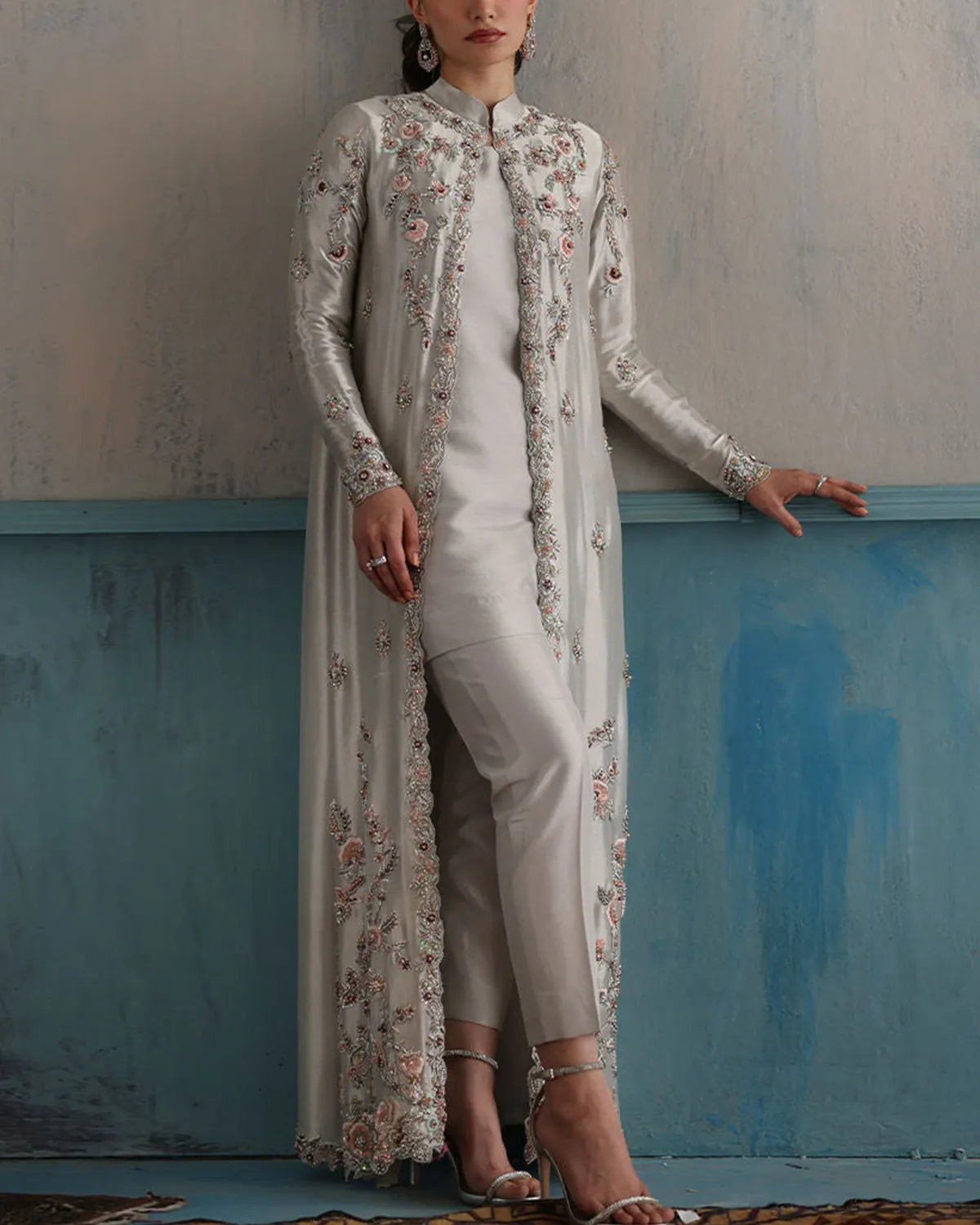 Elegant embroidered jacket and trousers two-piece set