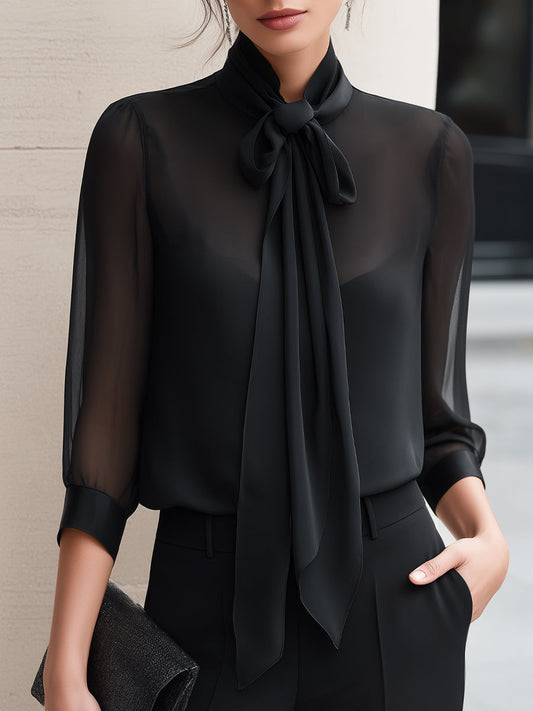 Blusa de chiffon com mangas transparentes e gola de laço
