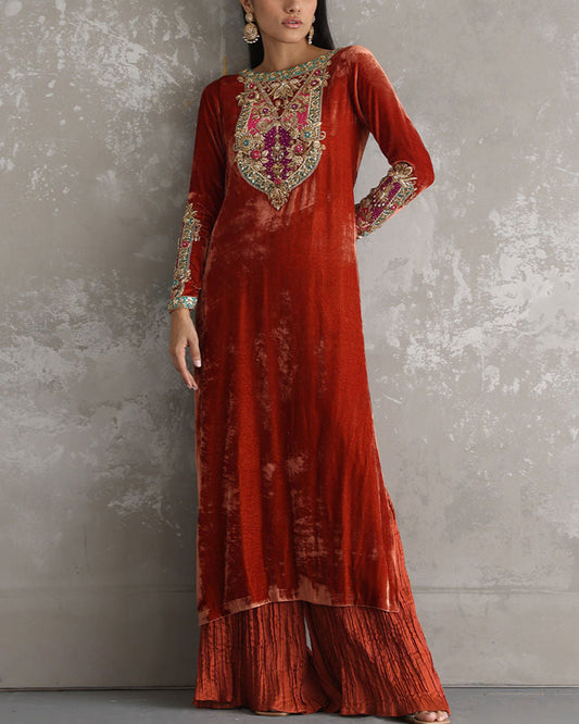 Kaftan élégant en velours brodé