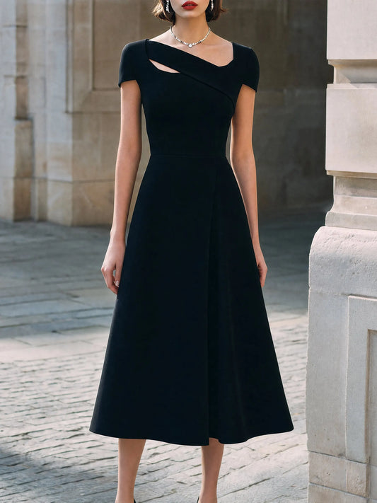 Robe midi à corsage découpé asymétrique