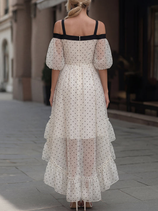 Vestido Midi Poá de Tule com Ombros de Fora e Barra Assimétrica