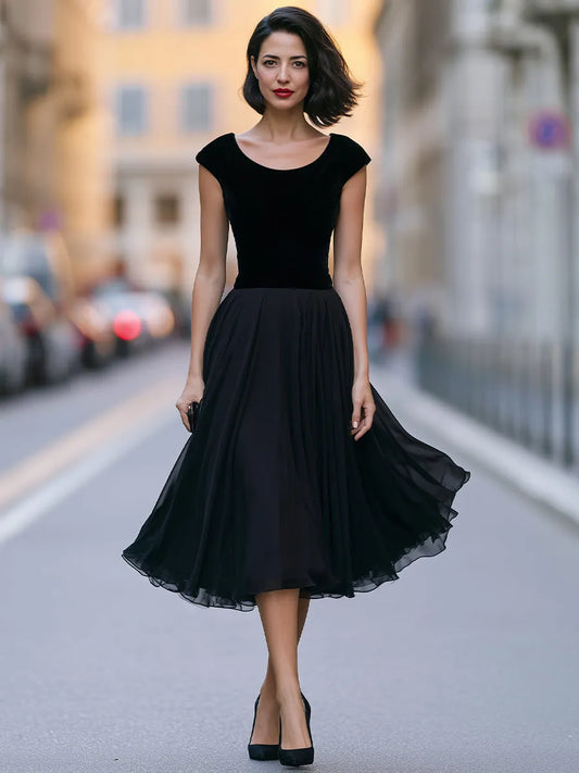 Vestido Midi Evasê com Corpete de Veludo