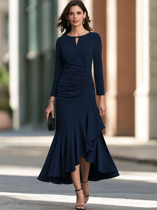 Robe de cocktail élégante à encolure fantaisie, manches longues, fronces et ourlet asymétrique à volants