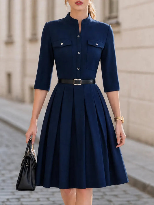 Robe midi plissée ceinturée à col officier et manches 3/4