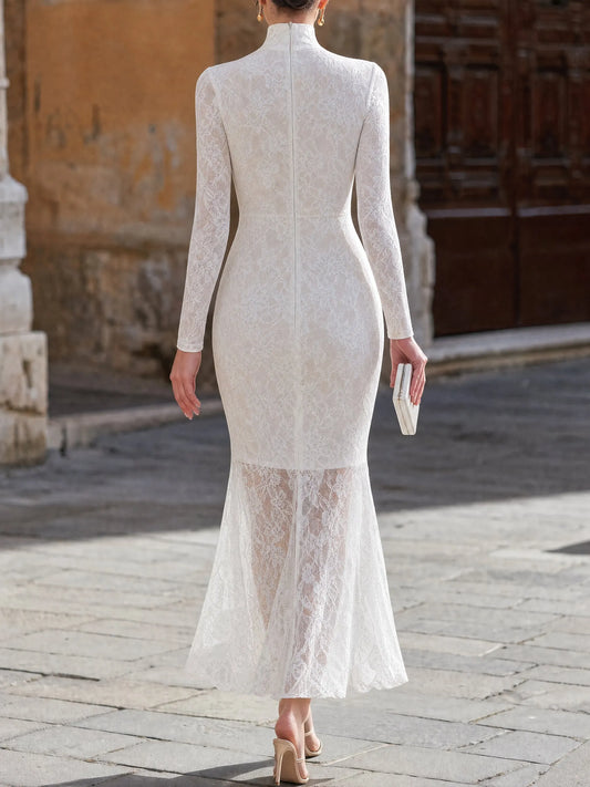 Robe longue sirène en dentelle florale à col montant