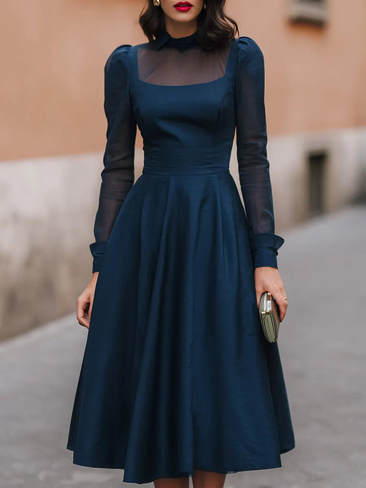 Robe midi trapèze bleu marine à manches longues et empiècement transparent