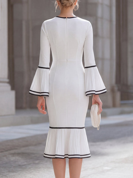 Robe midi à manches cloches, découpe goutte d'eau et bordure contrastante