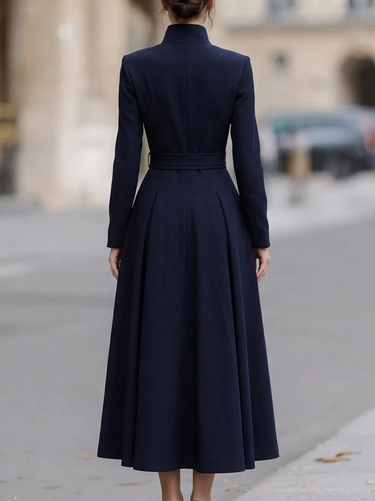 Vestido Longo Gola Alta com Cinto e Inspiração Utilitária