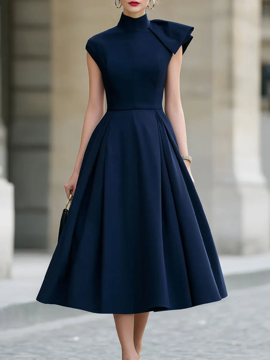 Robe midi évasée asymétrique à manches cape