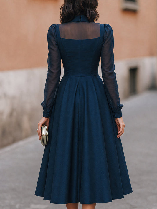 Robe midi trapèze bleu marine à manches longues et empiècement transparent