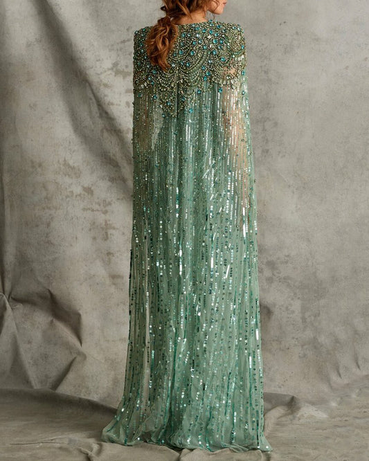 Vestido com Cabo e Decote V Profundo com Miçangas