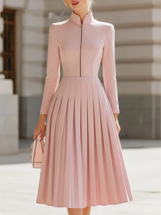 Robe midi plissée rose poudré élégante à col montant