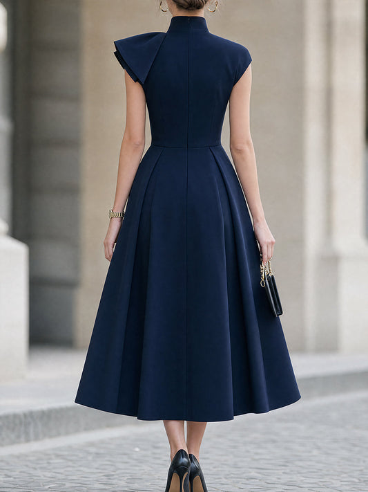 Robe midi évasée asymétrique à manches cape