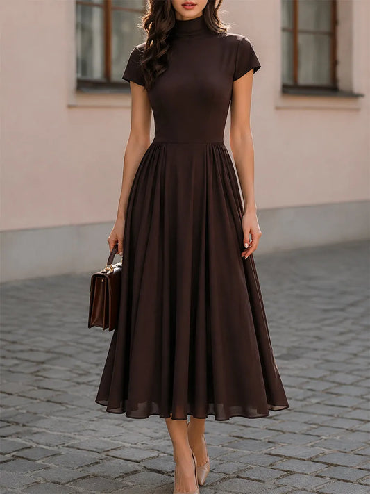 Vestido Midi Evasê de Manga Curta Gola Alta