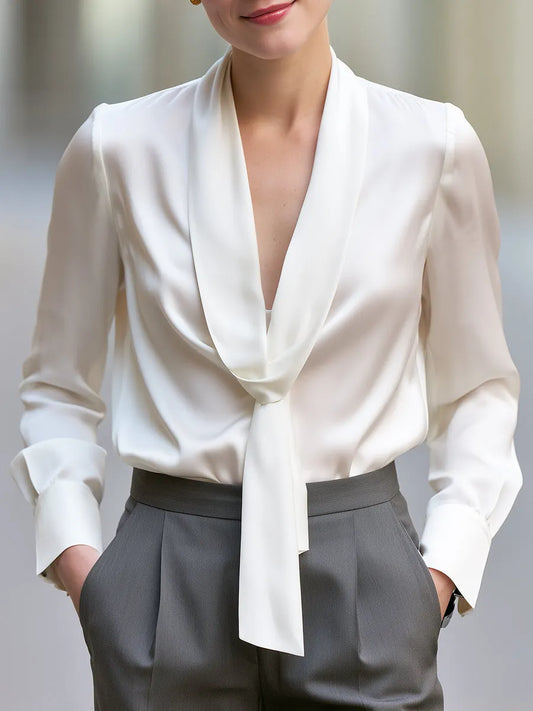 Blusa Elegante de Cetim com Gola de Laço e Manga Longa