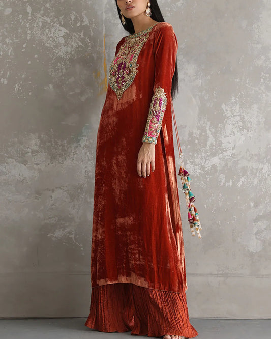 Kaftan élégant en velours brodé